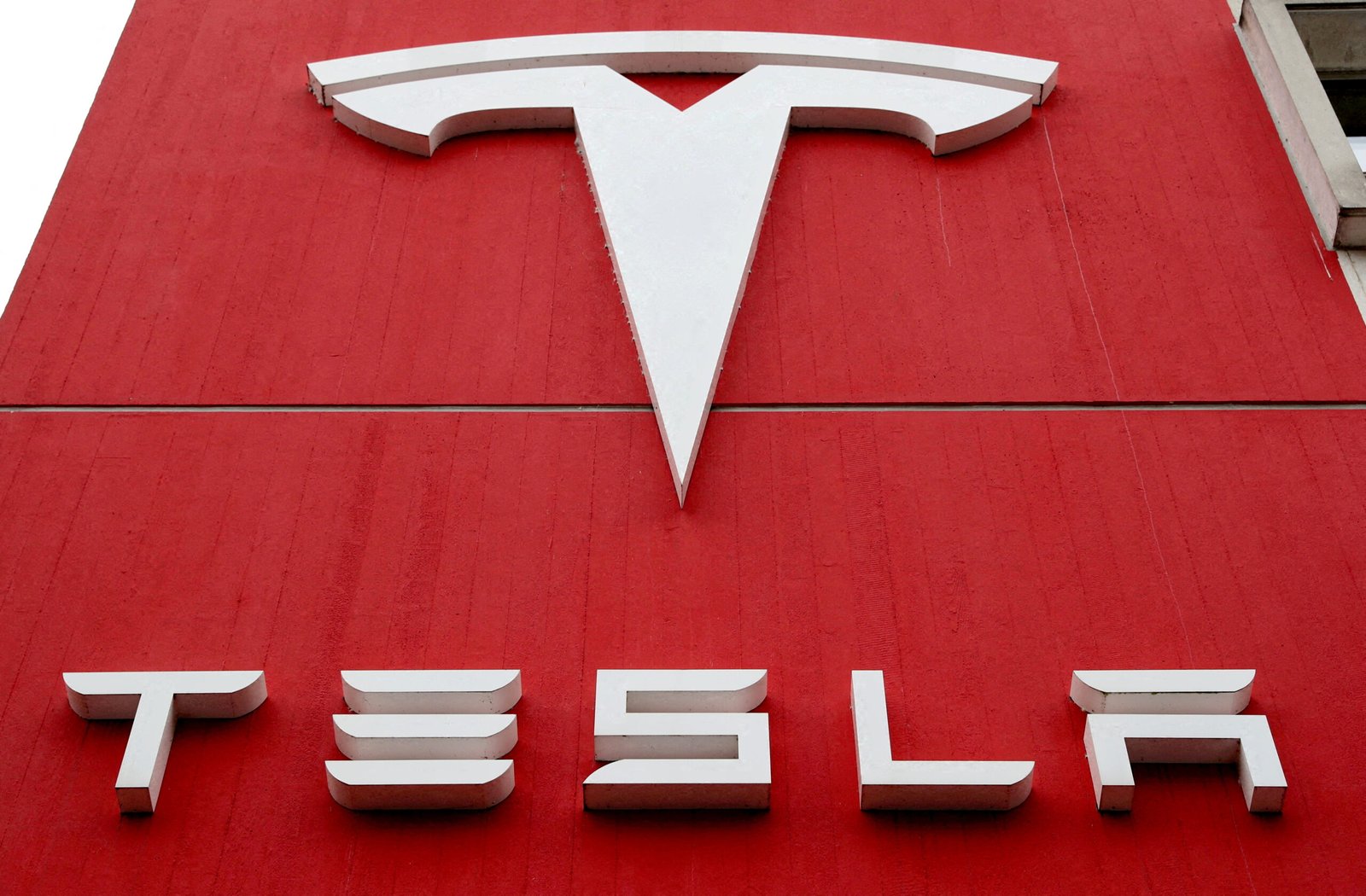 Roadblock for Tesla India Hits the Brakes on Tax Cuts for Imported Electric Vehicles