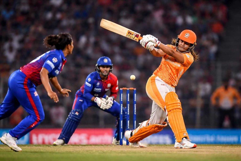 Gujarat Giants vs Delhi Capitals intense cricket match action