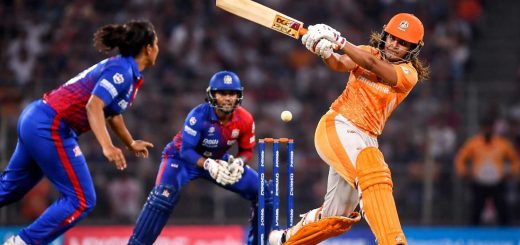 Gujarat Giants vs Delhi Capitals intense cricket match action