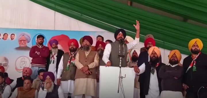 Farmers protesting against India-US interim trade agreement with placards and banners